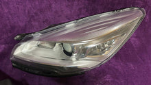 Laden Sie das Bild in den Galerie-Viewer, Frontscheinwerfer Ford Kuga FORD87231-413413-3995 Xenon Rechts oder Links SCH2506230605hl