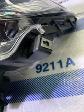 Laden Sie das Bild in den Galerie-Viewer, Frontscheinwerfer Toyota Land Cruiser FJ150 Links Scheinwerfer Headlight