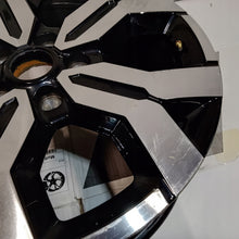 Laden Sie das Bild in den Galerie-Viewer, 1x Alufelge 17 Zoll 6.5&quot; 5x114.3 50ET 403005180R Dacia Rim Wheel