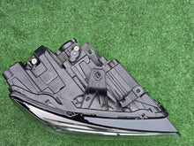Laden Sie das Bild in den Galerie-Viewer, Frontscheinwerfer Audi Q2 81A941036D Rechts Scheinwerfer Headlight SCH5099960241zk