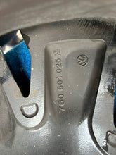 Load image into Gallery viewer, 1x Alufelge 18 Zoll 8.0" 5x112 25ET 760601025M VW Touareg Rim Wheel FEL2060378926bj
