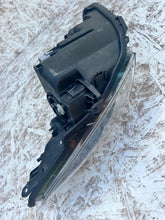 Load image into Gallery viewer, Frontscheinwerfer Toyota Yaris PA6-GF35 Links Scheinwerfer Headlight