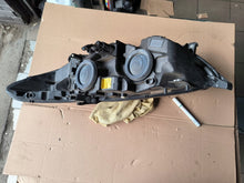 Laden Sie das Bild in den Galerie-Viewer, Frontscheinwerfer Ford Mondeo DS73-13W030-EA DS73-13W029-EA Rechts oder Links