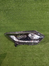 Laden Sie das Bild in den Galerie-Viewer, Frontscheinwerfer Honda Hr-V CSC27396 FALSE Scheinwerfer Headlight SCH5278073597co