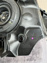 Laden Sie das Bild in den Galerie-Viewer, Frontscheinwerfer Mitsubishi Space Star 8301D446 Full Led Rechts oder Links