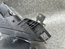 Laden Sie das Bild in den Galerie-Viewer, Frontscheinwerfer Ford Kuga I GV41-13D154-EF Bi-Xenon Rechts Headlight SCH3717957810we