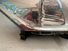 Load image into Gallery viewer, Frontscheinwerfer Toyota Auris 81110-02470 LED Rechts Scheinwerfer Headlight