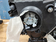 Laden Sie das Bild in den Galerie-Viewer, Frontscheinwerfer Mercedes-Benz A9608200639 Xenon Links Scheinwerfer Headlight SCH8285026395np