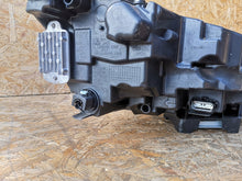 Laden Sie das Bild in den Galerie-Viewer, Frontscheinwerfer Ford Kuga LV4B-13E017-AH Links Scheinwerfer Headlight SCH5065969266zr