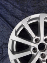 Laden Sie das Bild in den Galerie-Viewer, 1x Alufelge 17 Zoll 7.5" 5x112 51ET Glanz Silber 8V0601025DM Audi A3 Rim Wheel FEL6809353215tr