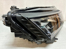 Laden Sie das Bild in den Galerie-Viewer, Frontscheinwerfer Skoda Octavia IV 5E4941036 Full LED Rechts Headlight SCH8592624781yt