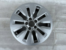 Laden Sie das Bild in den Galerie-Viewer, 1x Alufelge 17 Zoll 6.5&quot; 5x112 34 5ET A2064010100 Mercedes-Benz W206 Rim Wheel