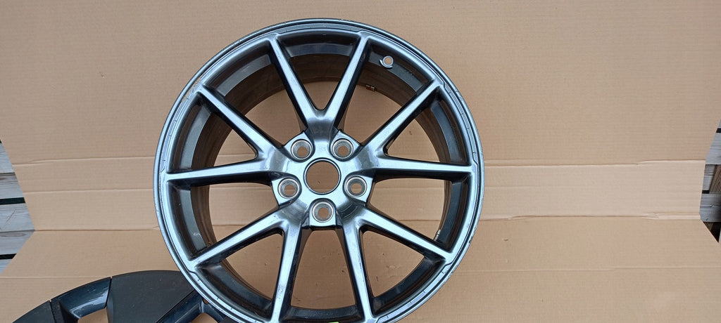 1x Alufelge 18 Zoll 8.5" 5x114.3 40ET Glanz 1044261-00-A 104426-00 Tesla Model X