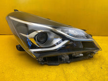 Laden Sie das Bild in den Galerie-Viewer, Frontscheinwerfer Toyota Yaris Rechts Scheinwerfer Headlight SCH1705119233lk