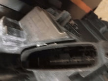 Laden Sie das Bild in den Galerie-Viewer, Frontscheinwerfer BMW F21 F20 7229679 7229678 Ein Stück (Rechts oder Links) SCH8376427884xv