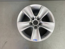 Laden Sie das Bild in den Galerie-Viewer, 1x Alufelge 17 Zoll 8.0" 5x120 30ET Glanz Silber 6790172 BMW F11 F06 F10 FEL6566338684mt