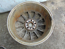 Laden Sie das Bild in den Galerie-Viewer, 1x Alufelge 17 Zoll 7.5&quot; 5x114.3 45ET Silber PZ474-T0677-Z Toyota Avensis