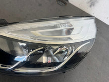 Laden Sie das Bild in den Galerie-Viewer, Frontscheinwerfer Renault Clio IV Hatchback 0104639990001033633362 Links SCH3806066133ze