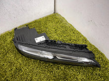 Laden Sie das Bild in den Galerie-Viewer, Frontscheinwerfer BMW 7 9879936-11 LED Rechts Scheinwerfer Headlight