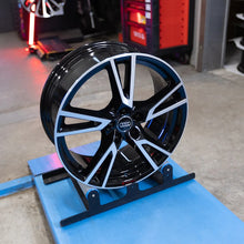 Laden Sie das Bild in den Galerie-Viewer, 4x Alufelge 19 Zoll 8.0" 5x112 39ET Glanz Schwarz 80A601025R Audi Rim Wheel FEL1700466891qo