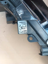 Laden Sie das Bild in den Galerie-Viewer, Frontscheinwerfer Toyota Corolla 81150-02S70 LED Ein Stück (Rechts oder Links)