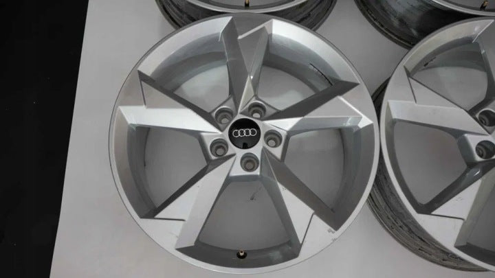 4x Alufelge 19 Zoll 7.0" 5x112 43ET Glanz Silber Audi Rim Wheel FEL7742150140ji