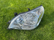 Laden Sie das Bild in den Galerie-Viewer, Frontscheinwerfer Toyota Corolla Verso 81070-0F101-00 Xenon Links Headlight SCH9121975516mv