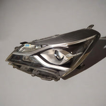 Load image into Gallery viewer, Frontscheinwerfer Toyota Yaris Links Scheinwerfer Headlight