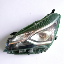 Load image into Gallery viewer, Frontscheinwerfer Toyota Yaris LED Links Scheinwerfer Headlight SCH5359523193nx
