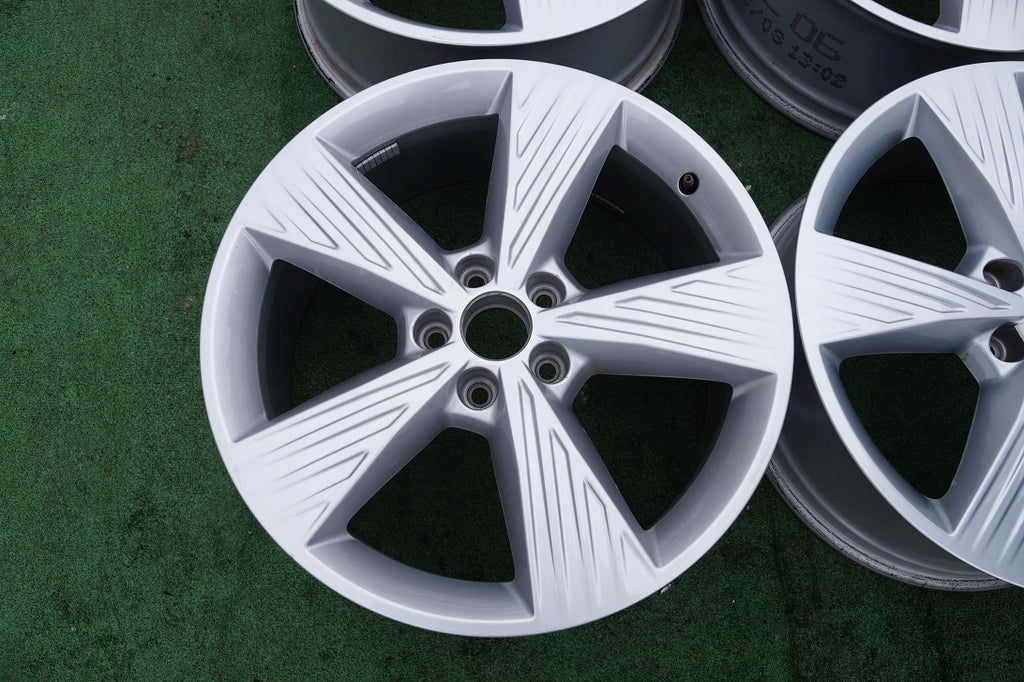 4x Alufelge 19 Zoll 8.0" 5x112 45ET Glanz Schwarz 89A601025B Audi E-Tron FEL8170098345xn