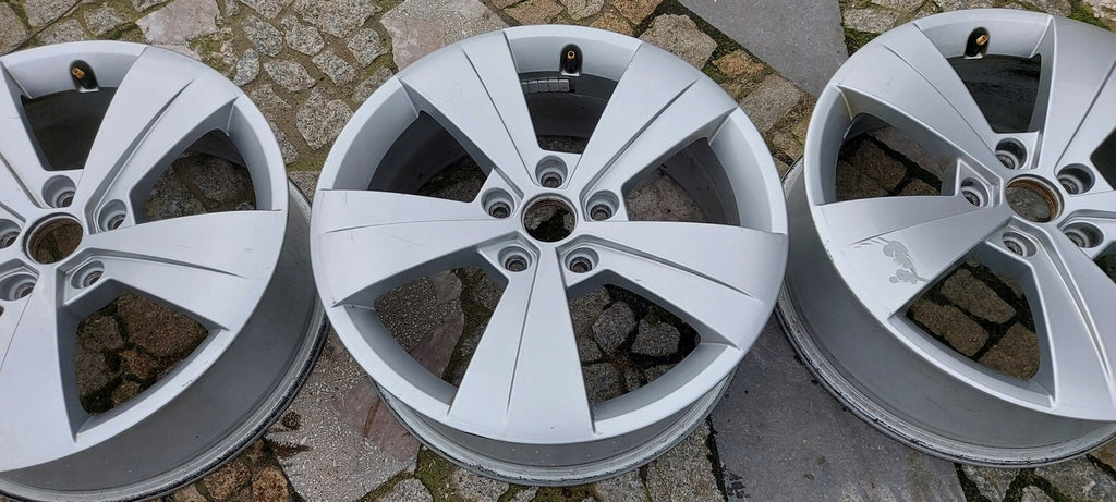 1x Alufelge 17 Zoll 6.5" 5x112 41ET Glanz Silber 3V0601025A Audi Superb Iii