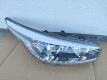 Laden Sie das Bild in den Galerie-Viewer, Frontscheinwerfer Kia Ceed 92102-12220 Rechts Scheinwerfer Headlight SCH4991773440rv