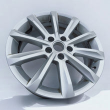 Load image into Gallery viewer, 1x Alufelge 17 Zoll 6.5&quot; 5x112 41ET Glanz Silber 3G0601025 VW Passat B8