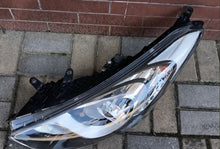 Laden Sie das Bild in den Galerie-Viewer, Frontscheinwerfer Hyundai I30 92101-A6000 Links Scheinwerfer Headlight SCH4563774807tg