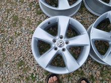 Laden Sie das Bild in den Galerie-Viewer, 4x Alufelge 17 Zoll 6.5" 5x112 39ET Silber 3C8601025F Audi Rim Wheel FEL1085837408hl