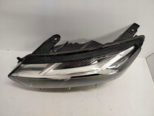 Laden Sie das Bild in den Galerie-Viewer, Frontscheinwerfer Dacia Sandero III Logan 260606033R LED Links Headlight