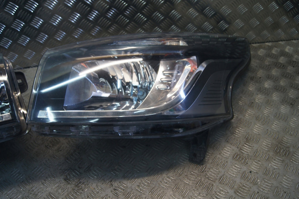 Frontscheinwerfer Renault Trafic III 260609947R 260104182R LED Ein Satz SCH9332566663ez