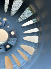 Load image into Gallery viewer, 1x Alufelge 19 Zoll 9.0" 5x120 44ET Glanz Silber 6857670 BMW F06 F10 Rim Wheel FEL5157661839wd
