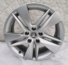 Load image into Gallery viewer, 1x Alufelge 17 Zoll 6.5" 5x112 41ET 3V0601025 Skoda Superb Octavia Rim Wheel FEL7235055323rt
