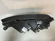 Laden Sie das Bild in den Galerie-Viewer, Frontscheinwerfer Skoda Octavia IV 5E4941036 Full LED Rechts Headlight SCH8592624781yt
