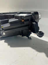 Laden Sie das Bild in den Galerie-Viewer, Frontscheinwerfer Skoda Kamiq 658941015B LED Links Scheinwerfer Headlight SCH8803821224ed