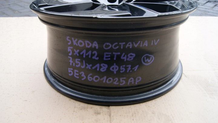 1x Alufelge 18 Zoll 7.5" 5x112 5E3601025AP Skoda Octavia Rim Wheel FEL6318522797se