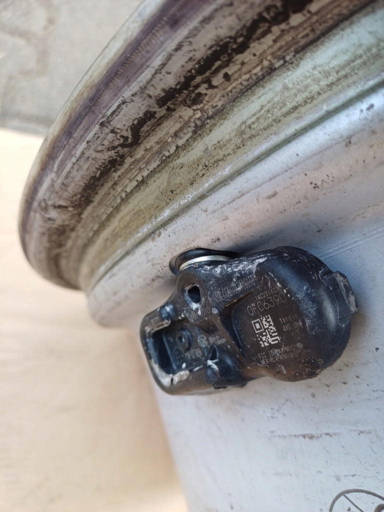 1x Alufelge 17 Zoll 7.0" 5x114.3 54ET 40AJD Lexus Es Rim Wheel FEL8352020360lr