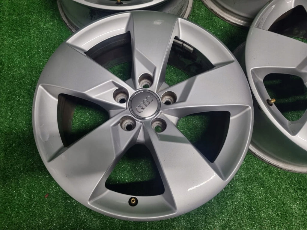 4x Alufelge 17 Zoll 7.0" 5x112 47ET Glanz Silber 8S0601025J Audi Tt Rim Wheel FEL6999955683kz