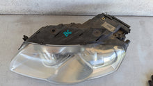 Load image into Gallery viewer, Frontscheinwerfer VW Passat 3C0941751G Xenon Links Scheinwerfer Headlight SCH8821449222oz