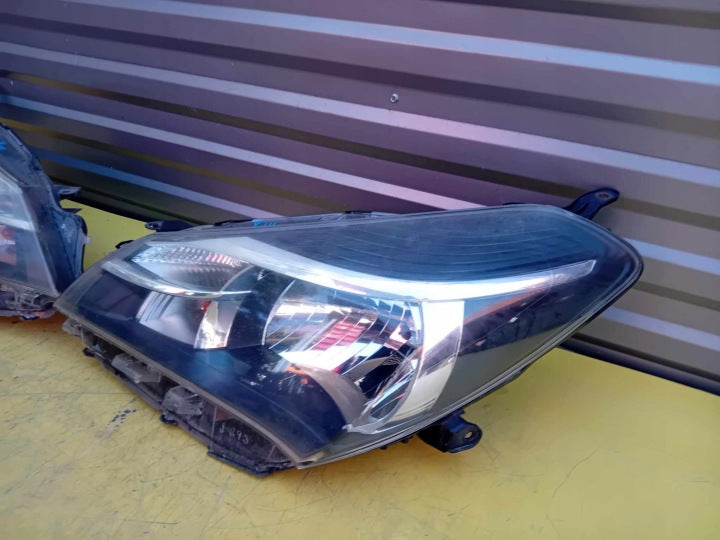 Frontscheinwerfer Toyota Yaris OD-158 Ein Satz Scheinwerfer Headlight SCH5494161759ze
