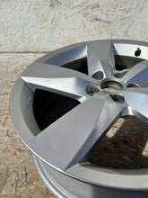 Load image into Gallery viewer, 1x Alufelge 17 Zoll 6.5&quot; 5x100 39ET Glanz Silber 2GM601025 VW T-Cross Rim Wheel