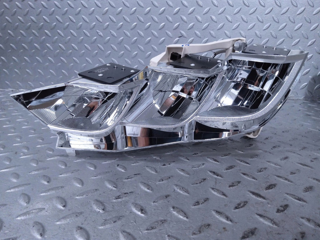 Frontscheinwerfer Toyota Yaris 81106K0080 Links Scheinwerfer Headlight SCH8443019504gx