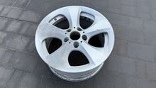 Laden Sie das Bild in den Galerie-Viewer, 1x Alufelge 17 Zoll 8.0" 5x120 43ET Glanz Silber 6794271 BMW Rim Wheel FEL2619764142ga