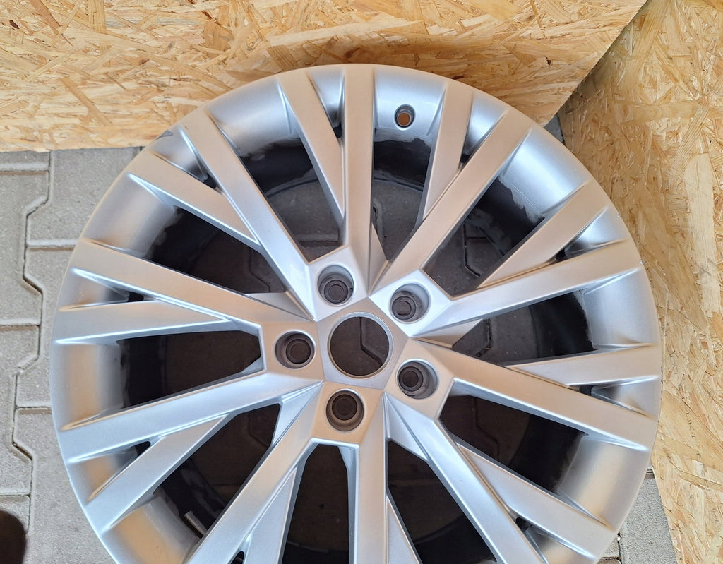 1x Alufelge 18 Zoll 8.0" 5x112 44ET Glanz Silber 3V0601025AN Skoda Superb